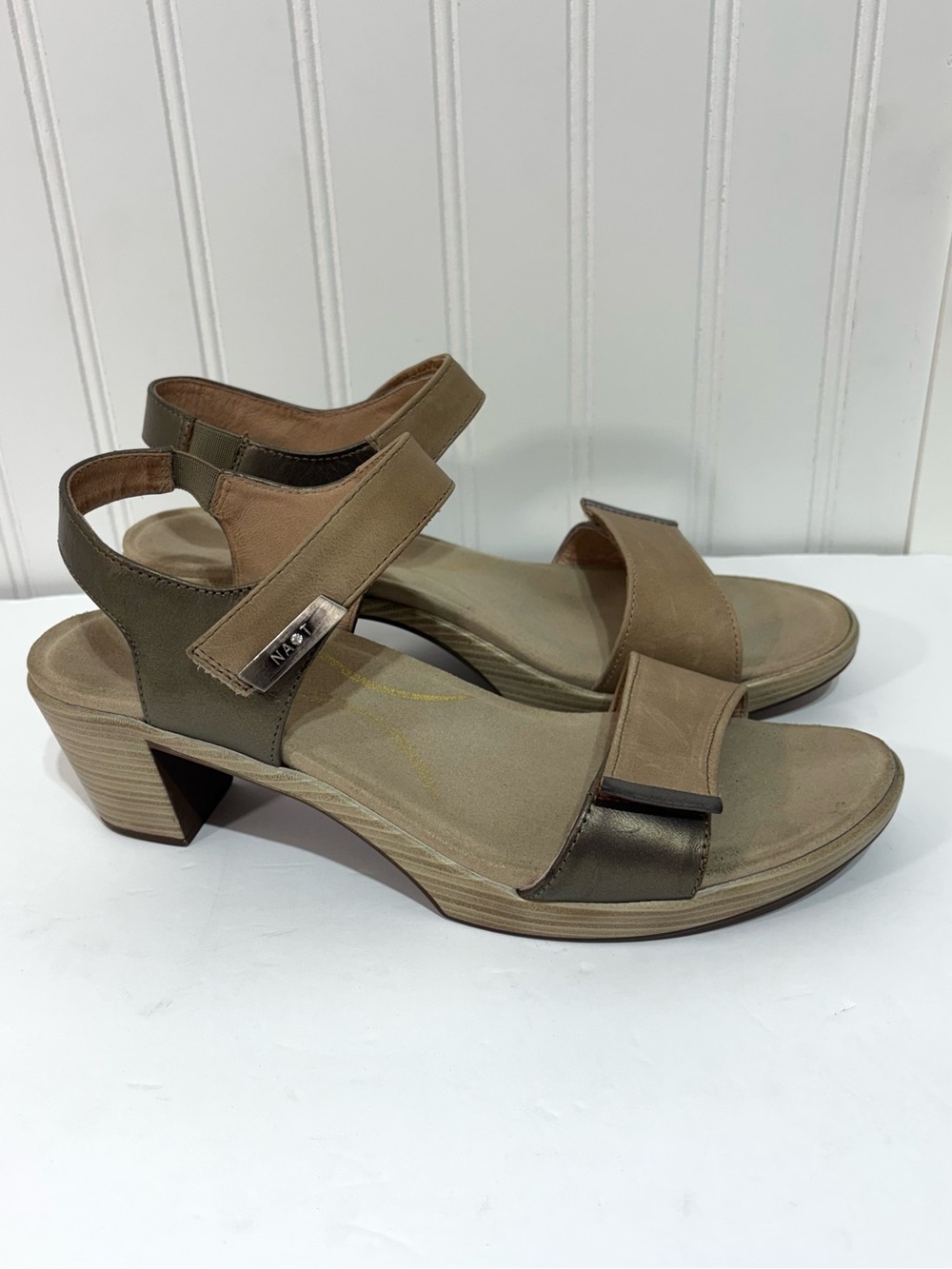 Naot Intact Leather Comfort Heel Sandals Khaki Beige Pewter EU 40 US 9